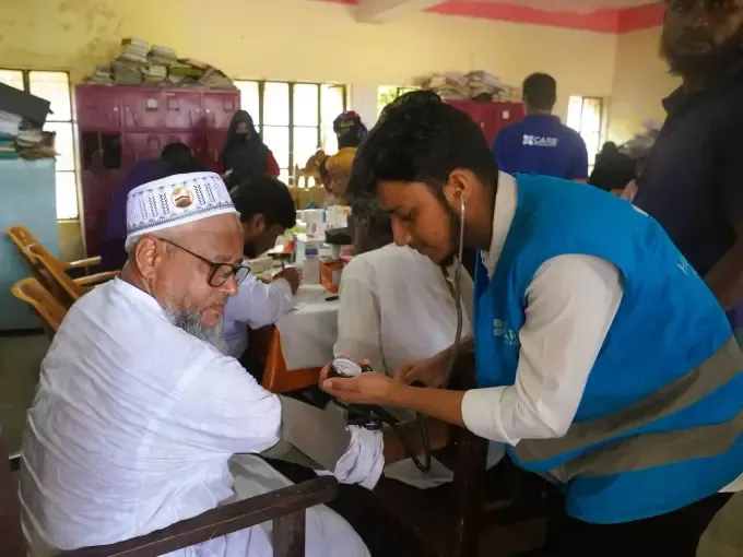 CBB volunteers serve hot meals to affected families