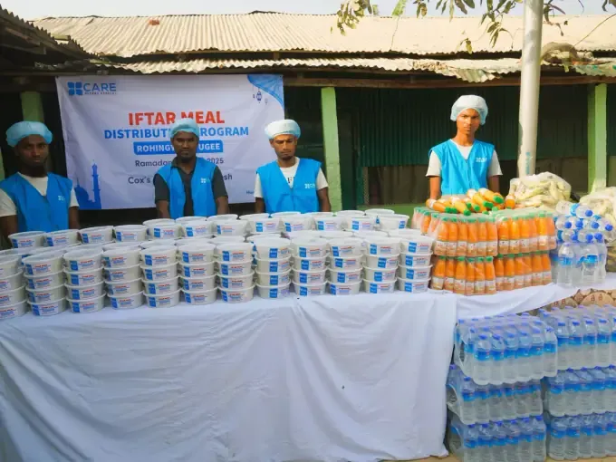 Children with CBB iftar meal packs
