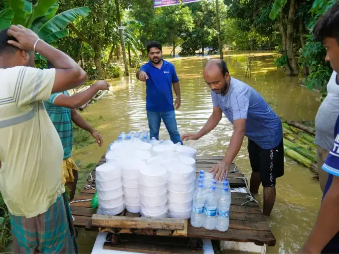 CBB volunteers distribute bottled water during a flood