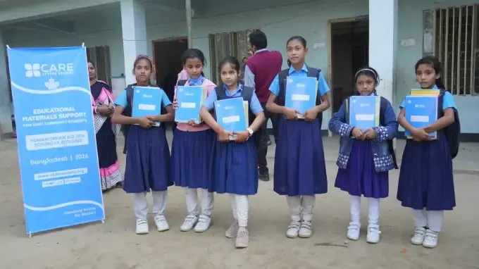 Children with CBB workbooks and certificates